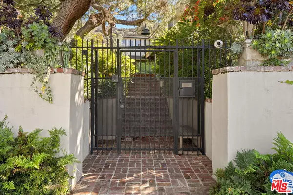 Los Angeles, CA 90046,7972 Mulholland Dr