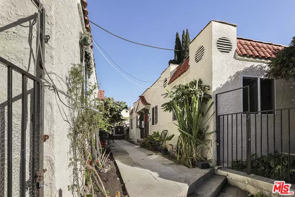 4011 Country Club Dr, Los Angeles, CA 90019