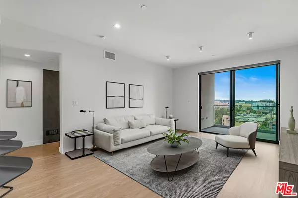 Los Angeles, CA 90034,3688 Overland Ave #521