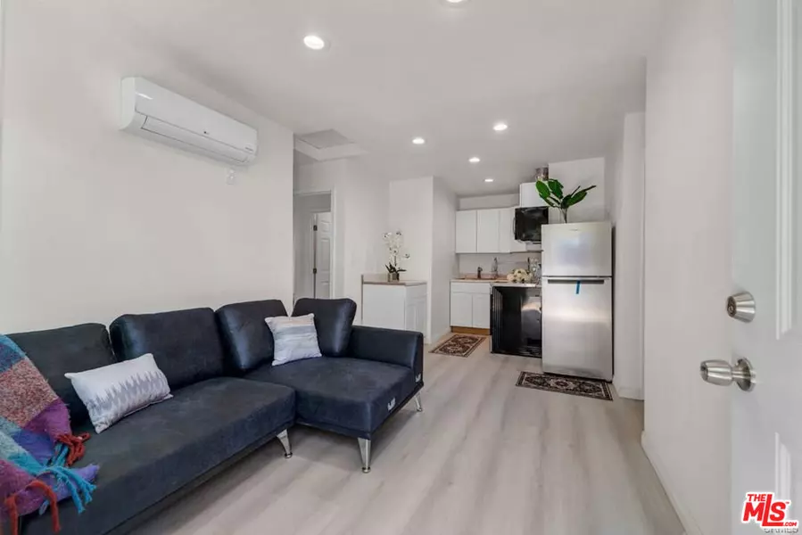 7705 Baird Ave, Reseda, CA 91335