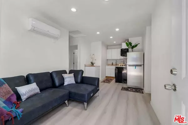 7705 Baird Ave, Reseda, CA 91335