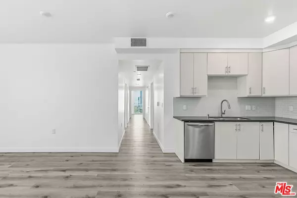 North Hollywood, CA 91602,11408 Sarah St #301