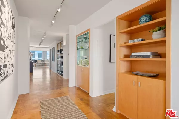 Los Angeles, CA 90024,875 Comstock Ave #PH-A