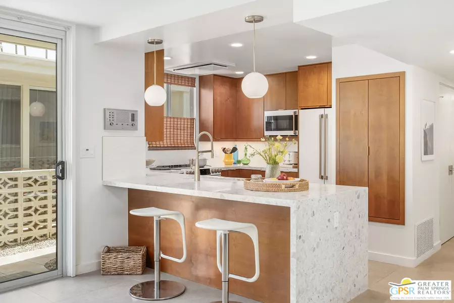 1821 Sandcliff Rd, Palm Springs, CA 92264