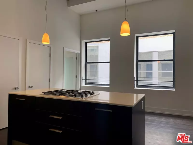 727 W 7th ST #1322, Los Angeles, CA 90017