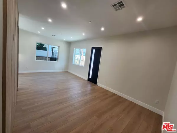 Van Nuys, CA 91401,13540 Hamlin St #1/2