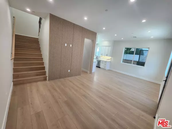 Van Nuys, CA 91401,13540 Hamlin St #1/2