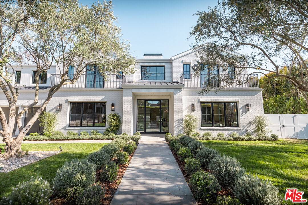 1072 Amalfi Dr, Pacific Palisades, CA 90272