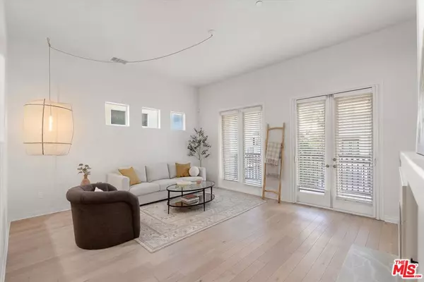 Playa Vista, CA 90094,5743 Dawn Crk