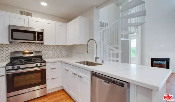 5551 W 6th St #3-415, Los Angeles, CA 90036