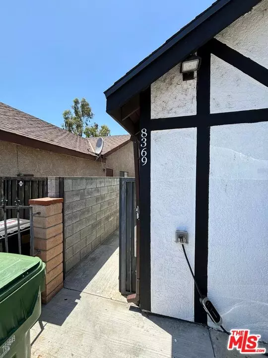 Canoga Park, CA 91304,8369 Deering Ave