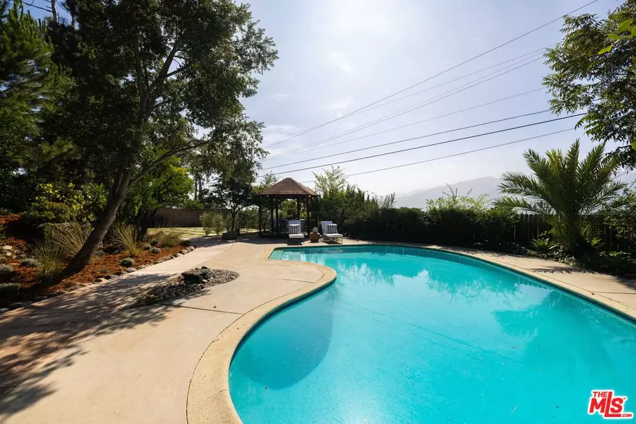 3830 Los Amigos St, La Crescenta, CA 91214