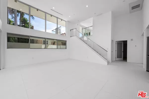 West Hollywood, CA 90048,621 N Kings Rd #1