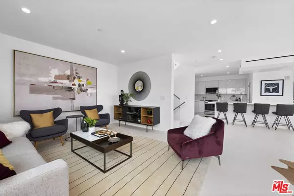 West Hollywood, CA 90048,621 N Kings Rd #3