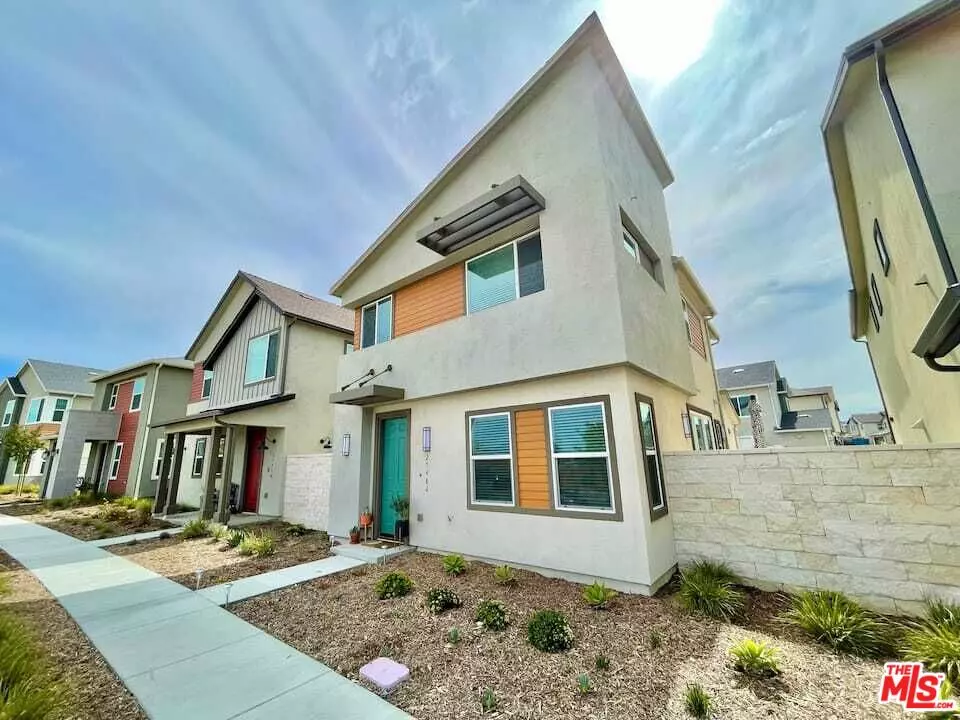 Valencia, CA 91381,27482 Boulderview Way