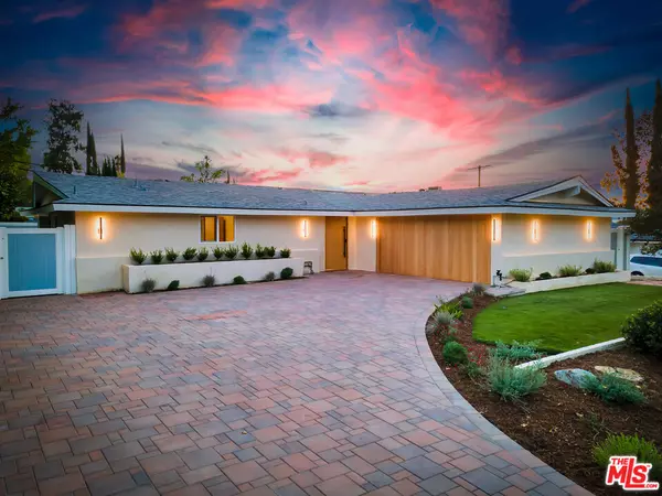 20708 Martha St, Woodland Hills, CA 91367