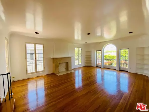 Los Angeles, CA 90036,942 S Mansfield Ave #3