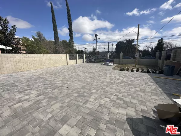 North Hollywood, CA 91605,6831 Bellaire Ave