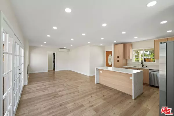 Canoga Park, CA 91304,21009 Saticoy St