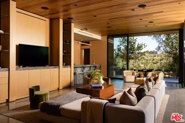 Beverly Hills, CA 90210,9705 Oak Pass Rd