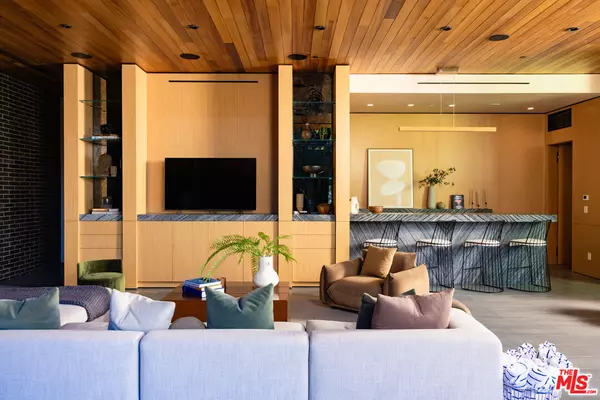 Beverly Hills, CA 90210,9705 Oak Pass Rd