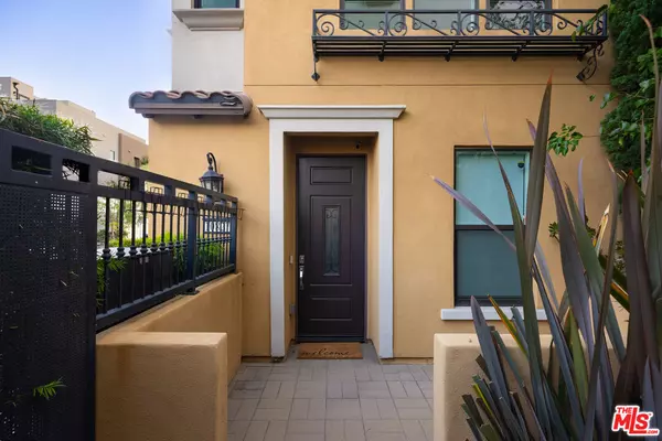 West Toluca Lake, CA 91602,10827 W Riverton Ct