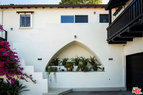 Los Angeles, CA 90039,3414 Fernwood Ave