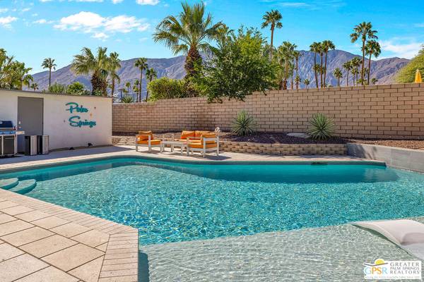 402 E Desert Willow Cir, Palm Springs, CA 92262