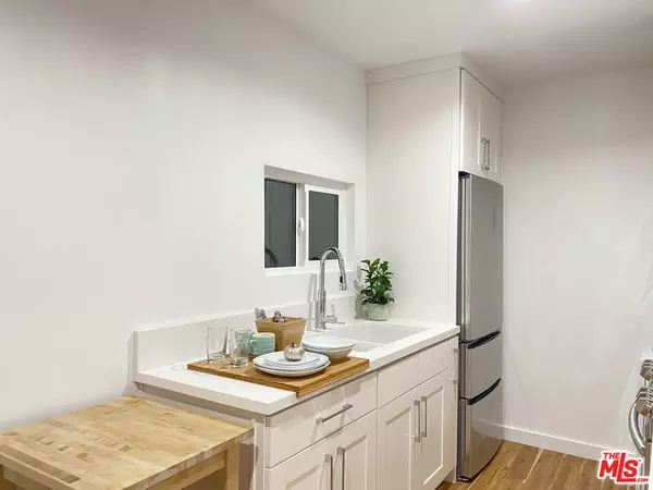 Santa Monica, CA 90404,2948 EXPOSITION #5