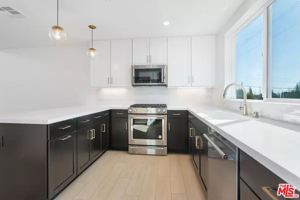 North Hollywood, CA 91606,11220 W Lyon Ln