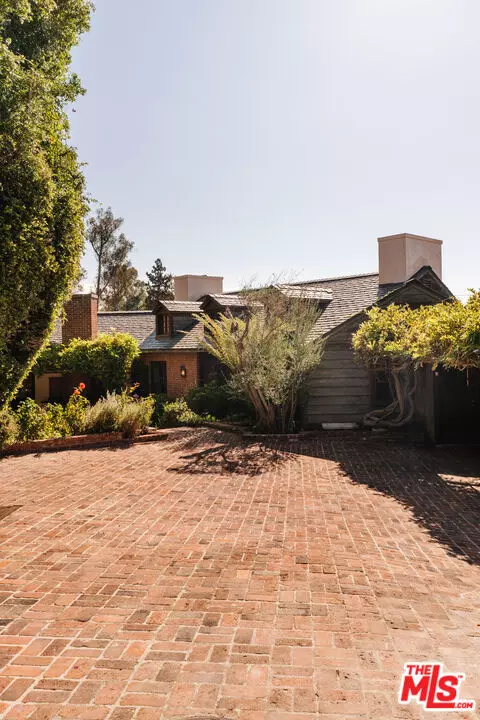 Beverly Hills, CA 90210,1277 Leona Dr