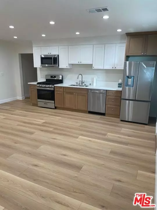 8010 Longridge Ave, North Hollywood, CA 91605