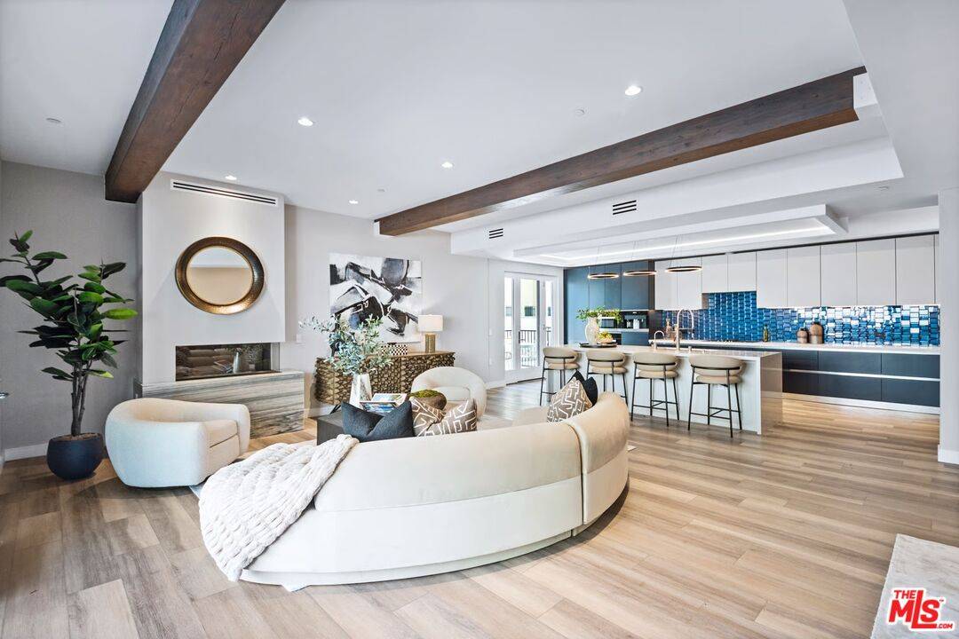 160 N La Peer Dr #202, Beverly Hills, CA 90211