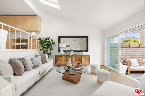 Marina Del Rey, CA 90292,13010 Maxella Ave #5