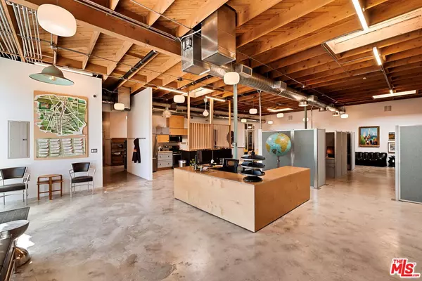 5458 W Washington Blvd, Los Angeles, CA 90016