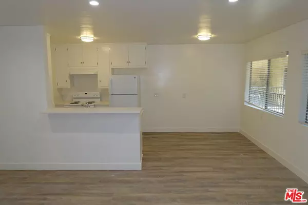 Los Angeles, CA 90028,1301 N Mansfield Ave #206