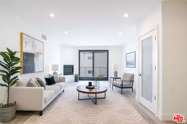 11800 Courtleigh Dr #404, Los Angeles, CA 90066