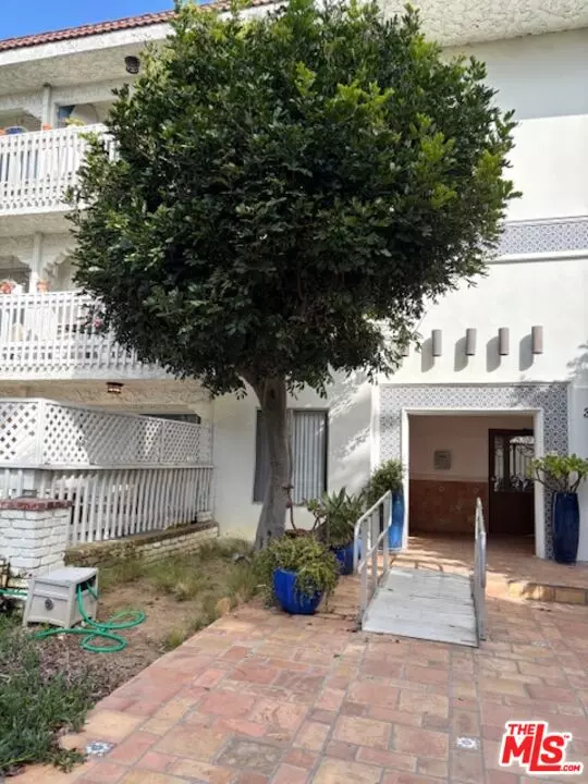 Santa Monica, CA 90405,3111 4th St #215