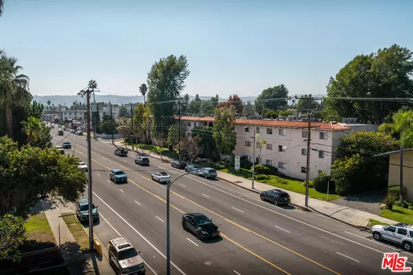 Van Nuys, CA 91401,6121 Woodman Ave