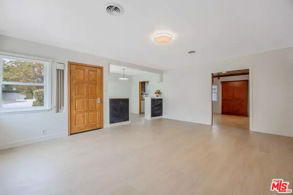 Los Angeles, CA 90049,210 S Bundy Dr