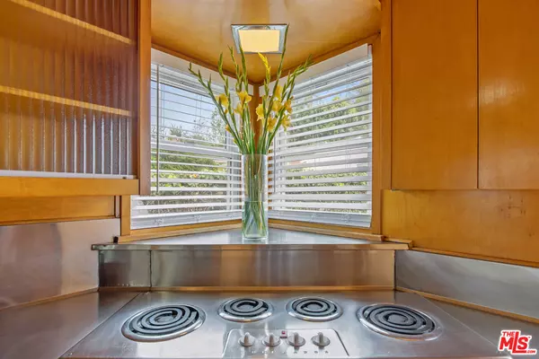 Los Angeles, CA 90049,210 S Bundy Dr