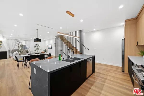 Los Angeles, CA 90038,841 N Mccadden Pl #22