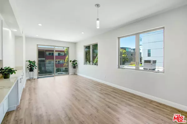 Los Angeles, CA 90025,11753 Iowa Ave #201