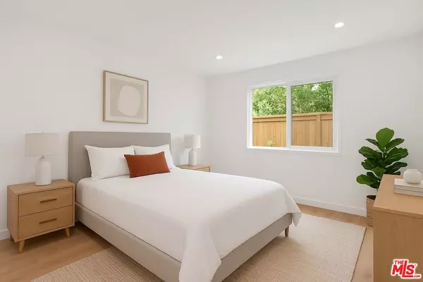 Los Angeles, CA 90018,3431 Edgehill Dr