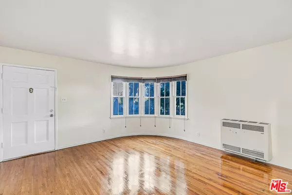 Los Angeles, CA 90016,3725 S Victoria Ave