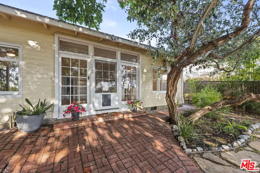 2429 Beverley Ave, Santa Monica, CA 90405