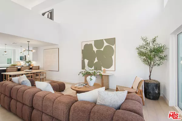 North Hollywood, CA 91606,11210 W Victory Blvd