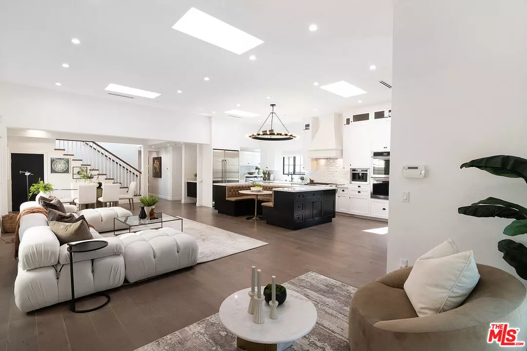 Los Angeles, CA 90036,638 N Sierra Bonita Ave