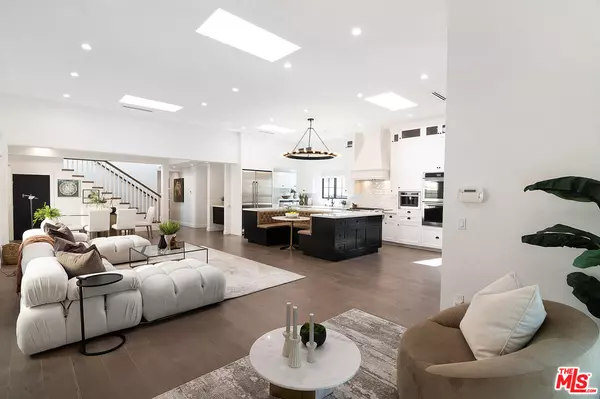 638 N Sierra Bonita Ave, Los Angeles, CA 90036