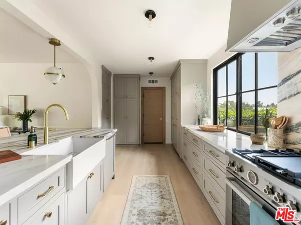 Encino, CA 91436,16828 Ivyside Pl